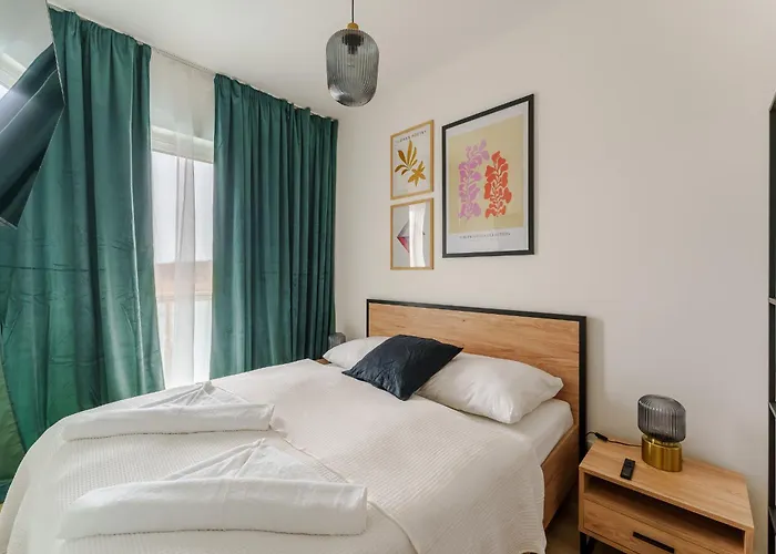 Sunset Iv, Nadmorska 98b